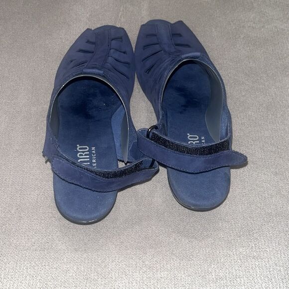 Munro American blue leather cage shoes 2.5” heels. - Picture 3 of 4